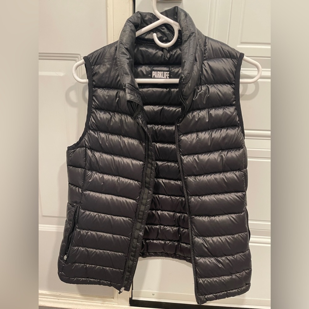 Aritzia Parklife black puffer vest